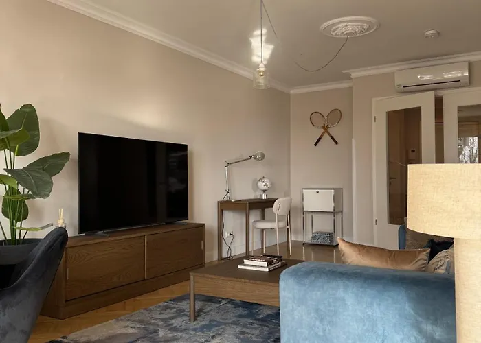 CLS Moderne City-Wohnung Hamburg Tiefgarage, Klimaanlage, Free-TV, 65 Zoll Smart-TV, E-Laden, Balkon, Parken, Nespresso Maschine inklusive Kapseln, Blick über Hamburg, Cafe im Haus, Bus gegenüber, Flex Check In